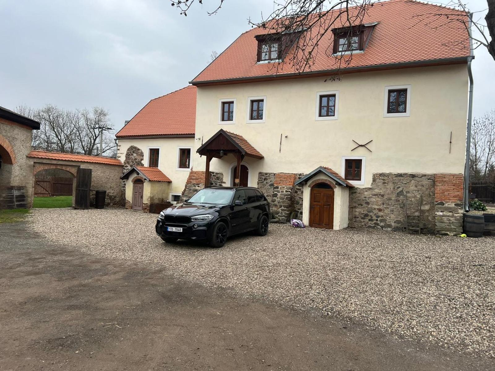 Penzion Tvrz Most Bagian luar foto